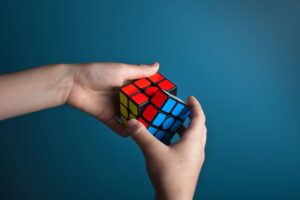 Overzicht: een nieuw richtlijnenkader over preventie & toepassing van afzondering en fixatie: wat is er anders?